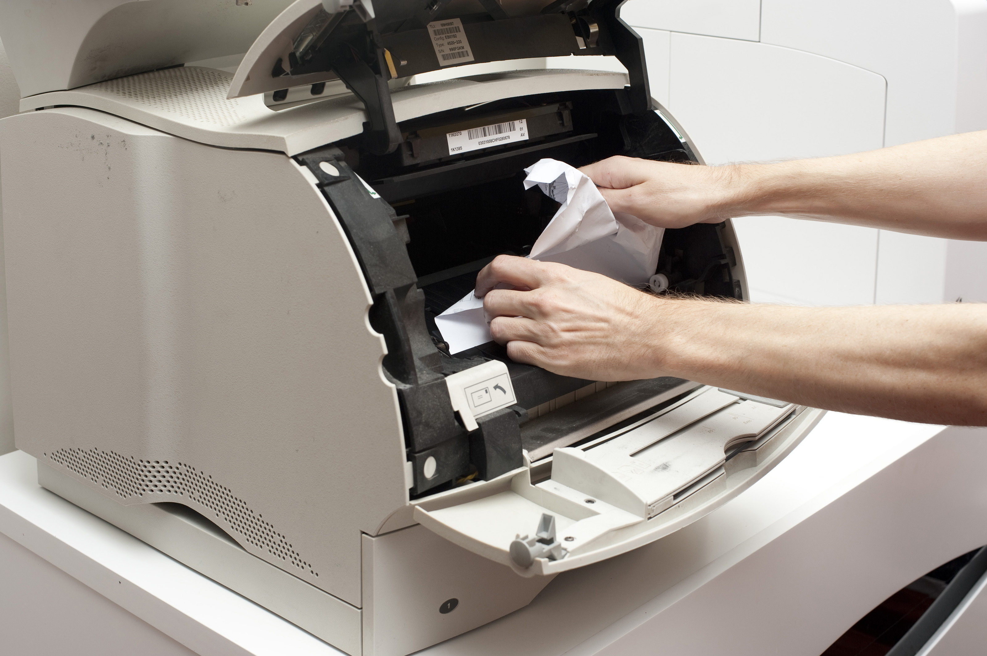 Xerox застряла бумага. Зажевало бумагу в принтере ксерокс. Замялась бумага в принтере.